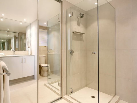 La Mer Sunshine Beachfront - New Castle Holiday 11