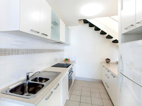 La Mer Sunshine Beachfront - New Castle Holiday 5