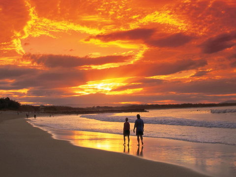 La Mer Sunshine Beachfront - New Castle Holiday 12