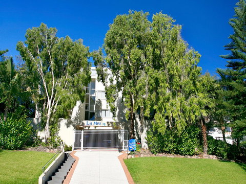 La Mer Sunshine Beachfront - New Castle Holiday 14