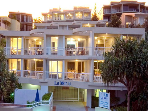 La Mer Sunshine Beachfront - New Castle Holiday 18