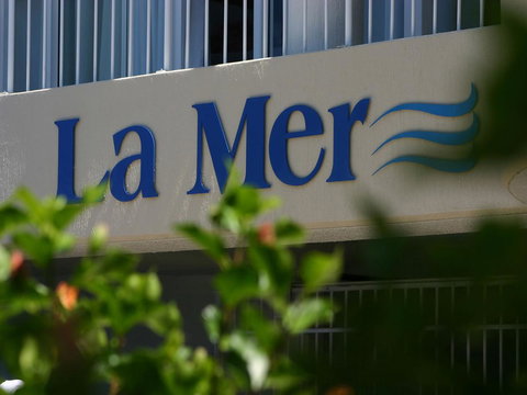 La Mer Sunshine Beachfront - New Castle Holiday 13