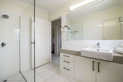 Sunseeker Holiday Apartments - New Castle Holiday 35