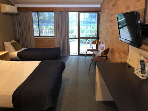 Bribie Island Hotel - New Castle Holiday 2