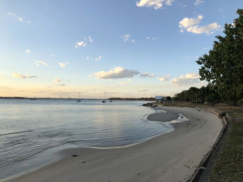 Bribie Island Hotel - New Castle Holiday 24