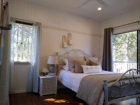 Lake Weyba Noosa Lodge & Kangaroos - New Castle Holiday 1