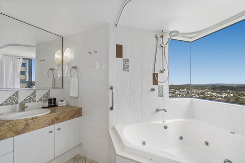 Mantra Mooloolaba Beach - New Castle Holiday 24