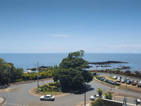 Oaks Redcliffe Mon Komo Suites - New Castle Holiday 2