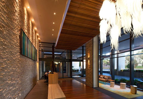 Oaks Redcliffe Mon Komo Suites - New Castle Holiday 13