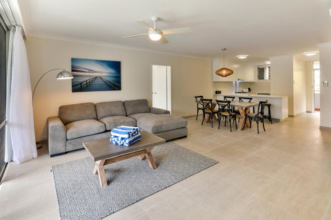 Frangipani 104 - Hamilton Island - New Castle Holiday 4