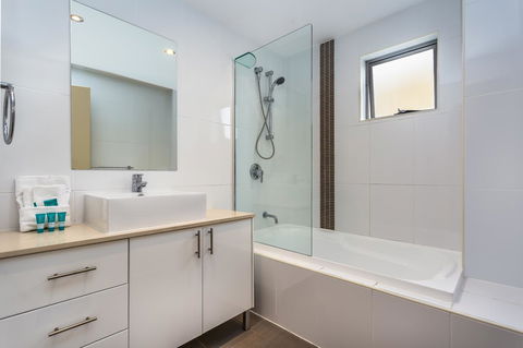Redvue Holiday Apartments - New Castle Holiday 12