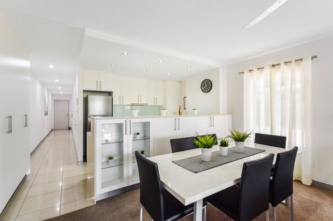 Redvue Holiday Apartments - New Castle Holiday 4