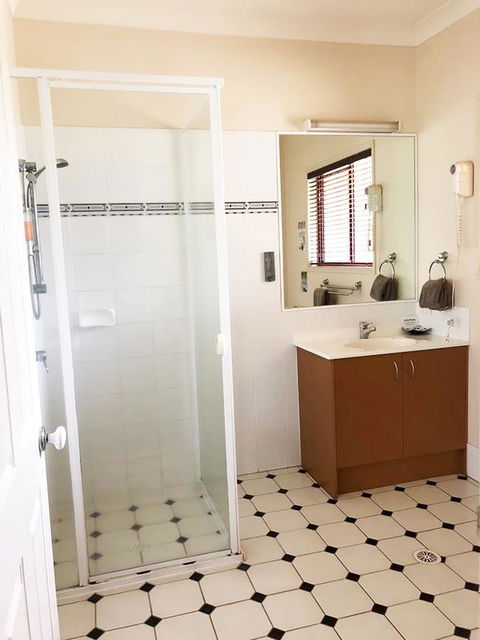 The Bearded Dragon Boutique Hotel - New Castle Holiday 12