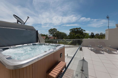 Noosa Tropicana - New Castle Holiday 38