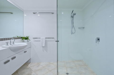 Noosa Tropicana - New Castle Holiday 24