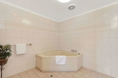 Econo Lodge Toowoomba Motel & Events Centre - New Castle Holiday 21