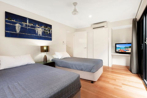 Shorelines - New Castle Holiday 7