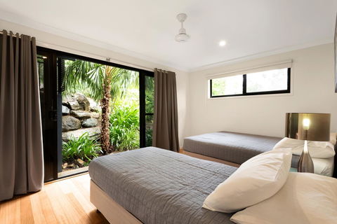 Shorelines - New Castle Holiday 9