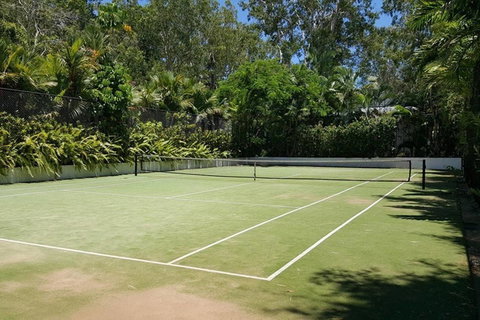 Palm Cove Paradise - Couples Spa Beach Getaway - New Castle Holiday 20