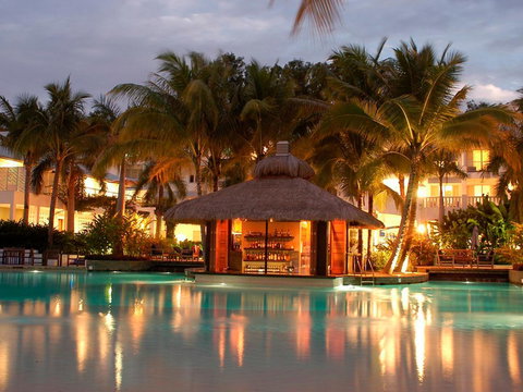 Palm Cove Paradise - Couples Spa Beach Getaway - New Castle Holiday 16