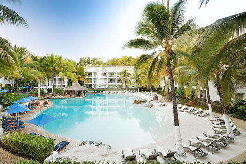 Palm Cove Paradise - Couples Spa Beach Getaway - New Castle Holiday 1