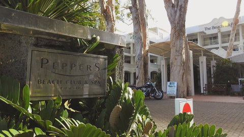 Palm Cove Paradise - Couples Spa Beach Getaway - New Castle Holiday 2