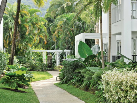 Palm Cove Paradise - Couples Spa Beach Getaway - New Castle Holiday 19