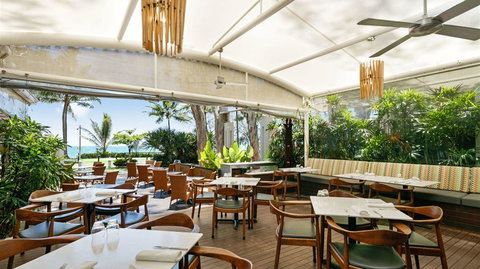 Palm Cove Paradise - Couples Spa Beach Getaway - New Castle Holiday 23