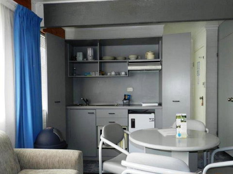 Dalby Manor Motor Inn - New Castle Holiday 16