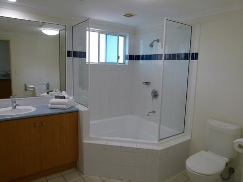 Madison Ocean Breeze Apartments - New Castle Holiday 34