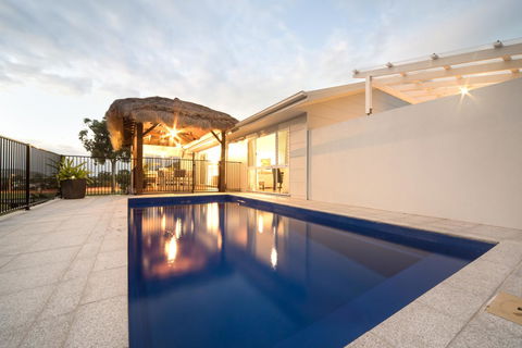 Whitsunday Luxury Homes - New Castle Holiday 0