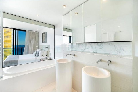 Oracle Resort Broadbeach - Gclr - New Castle Holiday 2