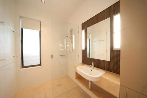 The Boathouse Apartments - New Castle Holiday 13