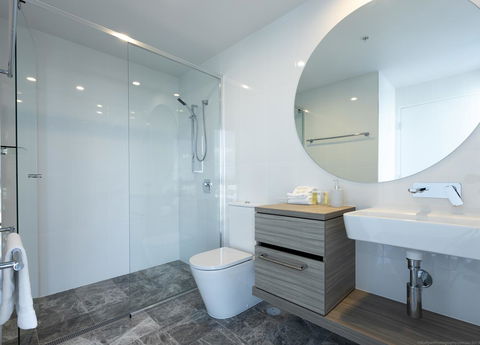 Qube Broadbeach - New Castle Holiday 5