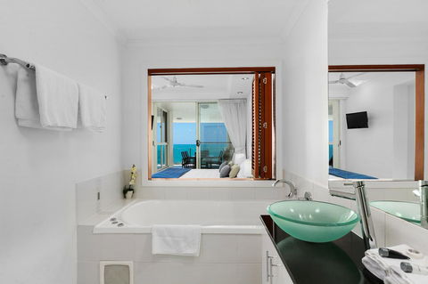 Bellevue At Trinity Beach - New Castle Holiday 3