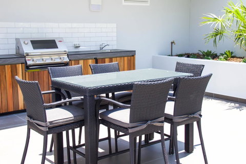 Synergy Broadbeach - Official - New Castle Holiday 15