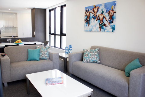 Synergy Broadbeach - Official - New Castle Holiday 10