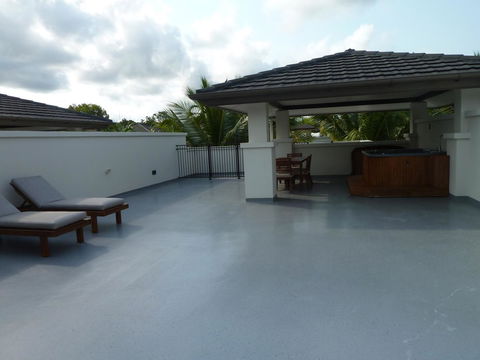 Penthouse 239 At See Temple Port Douglas - New Castle Holiday 14