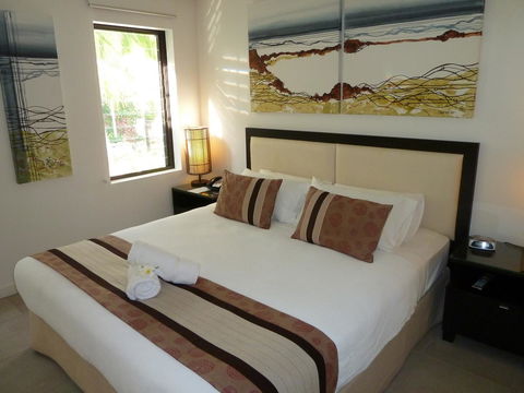 Penthouse 239 At See Temple Port Douglas - New Castle Holiday 9