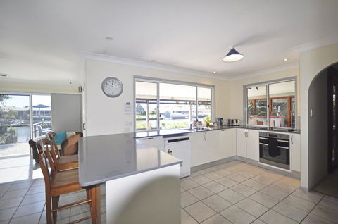 Bribie Island Canal Holiday Destination! - New Castle Holiday 6