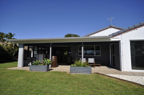 Bribie Island Canal Holiday Destination! - New Castle Holiday 14