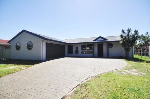 Bribie Island Canal Holiday Destination! - New Castle Holiday 23