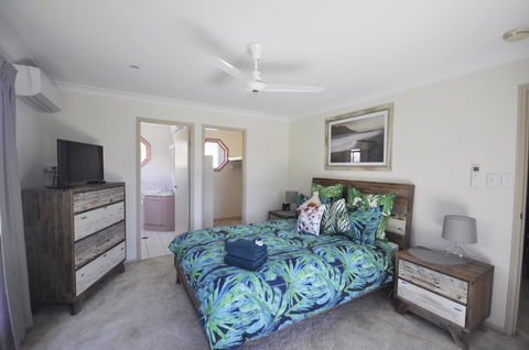 Bribie Island Canal Holiday Destination! - New Castle Holiday 9