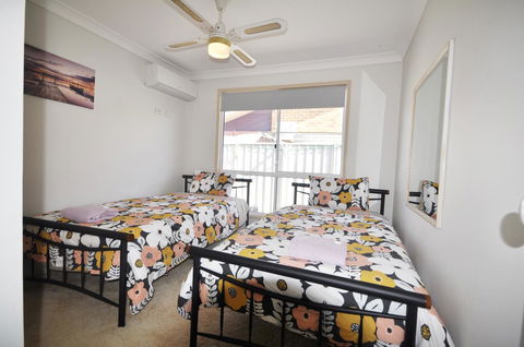 Bribie Island Canal Holiday Destination! - New Castle Holiday 18