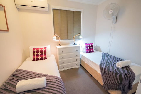 Airlie Apartments - New Castle Holiday 13