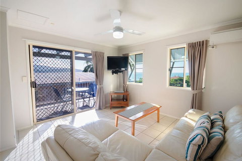 Airlie Apartments - New Castle Holiday 7