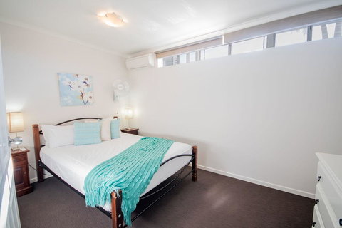Airlie Apartments - New Castle Holiday 15