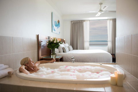 Pinnacles - New Castle Holiday 13