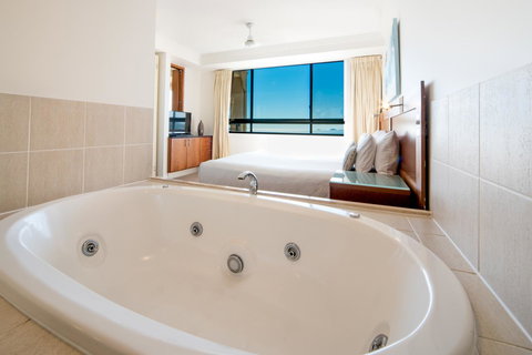 Pinnacles - New Castle Holiday 9