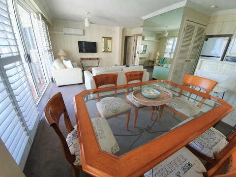 Broadbeach Holiday Apartments - New Castle Holiday 15